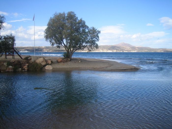 kreta_strand_von_kalives_02_die muendung_des_potamos.jpg, 67kB